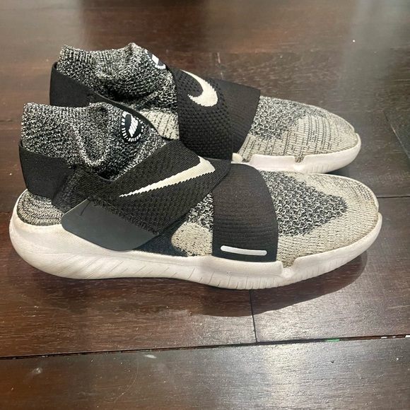 Nike Free RN Motion Flyknit Shoes Oreo Black Running Comfort Walking - Picture 1 of 10